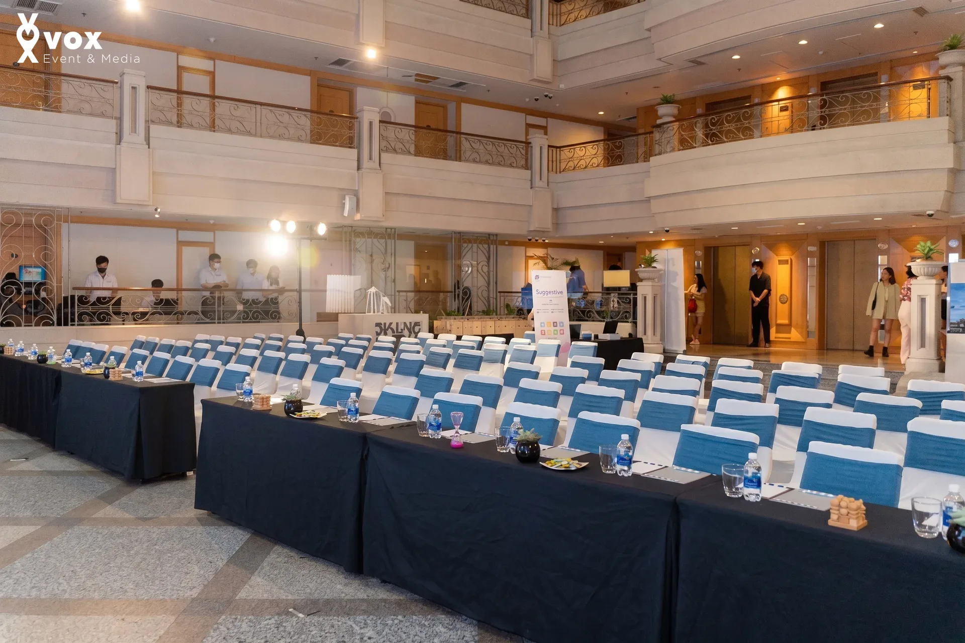 Launching Event The Mirror — thiết kế sân khấu và không gian trang trọng