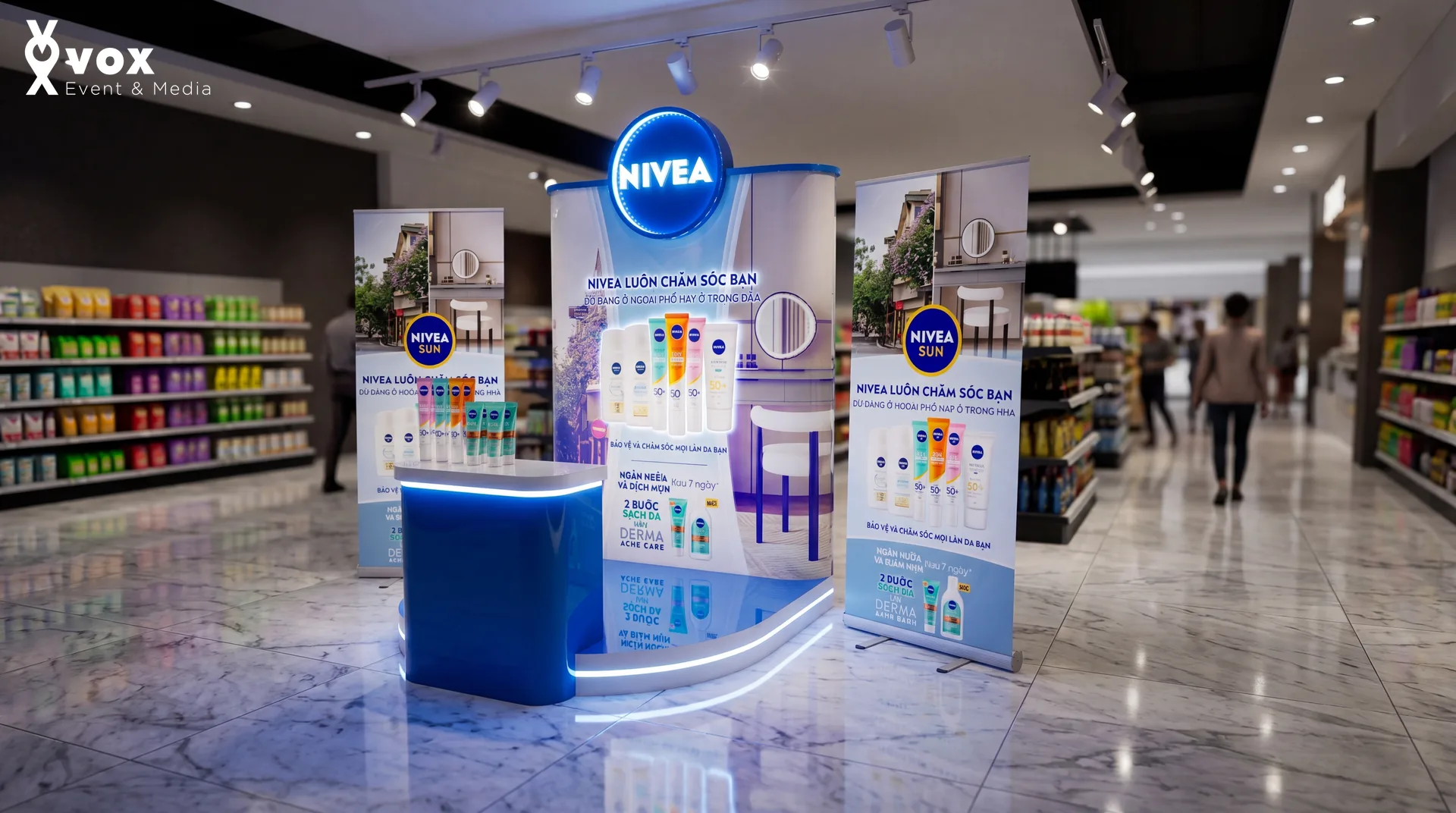 Nivea Promotion Booth trong bối cảnh retail với đèn, POSM và kệ sản phẩm giúp thấy khác biệt giữa phối cảnh 3D và môi trường thực tế